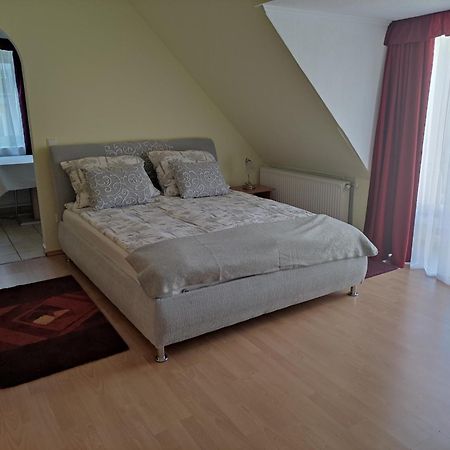 Zsanett Appartement Hévíz Szoba fotó